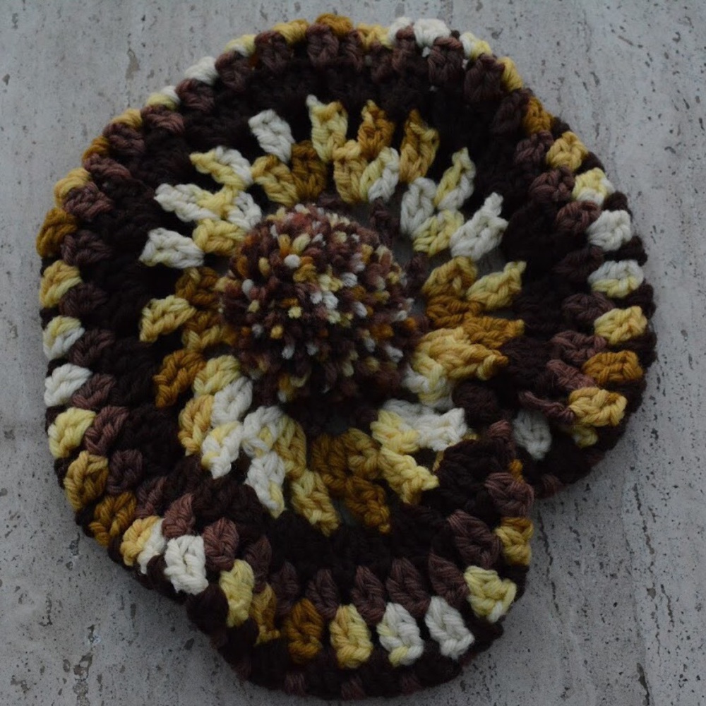 • Vintage 70’s Handmade Crochet Beret •